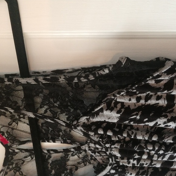 Julie's closet lace tank top size Large - Picture 6 of 10